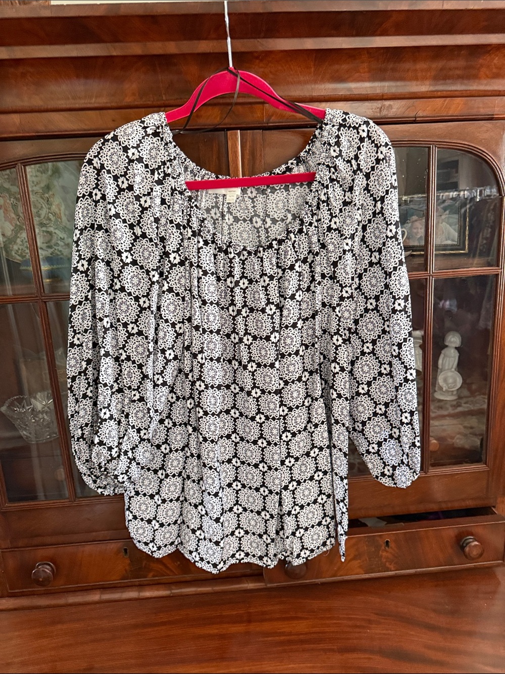 Chelsea & Theodore Black and White Floral Peasant Blouse